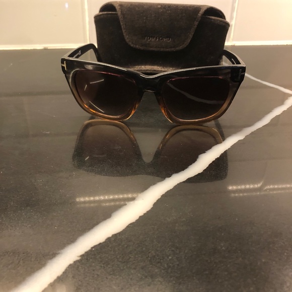 Tom ford sun glasses. Wore for a year. Brown Ambré. Normal wear and tear. - Picture 5 of 12
